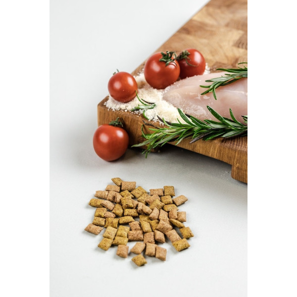 Хрумкі ласощі Savory Cats Snacks Pillows Gourmand with Chicken and Cheese для дорослих вибагливих котів подушечки з куркою та сиром 60 г